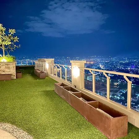 Cozy 1 Bedroom Scandinavian/Tropical Condo With Balcony & Parking