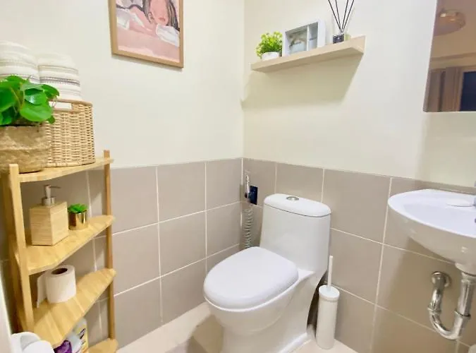 Cozy 1 Bedroom Scandinavian/tropical With Balcony & Parking *