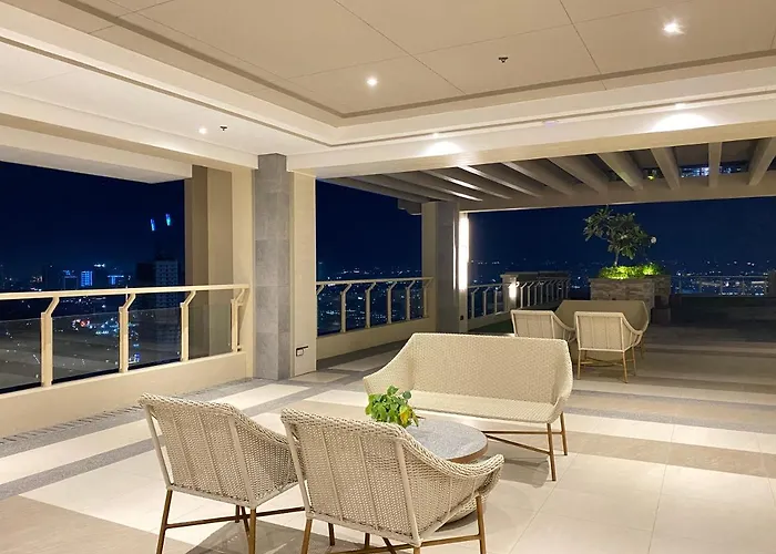 Cozy 1 Bedroom Scandinavian/tropical With Balcony & Parking Apartment