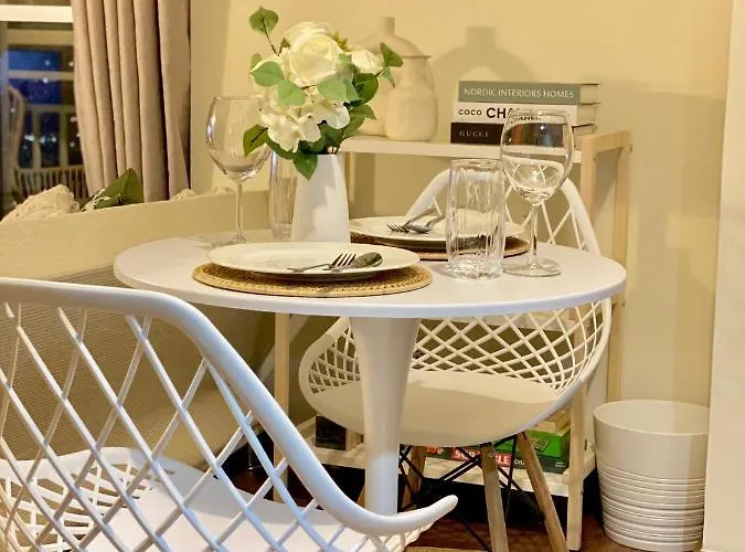 Cozy 1 Bedroom Scandinavian/tropical With Balcony & Parking Apartment *